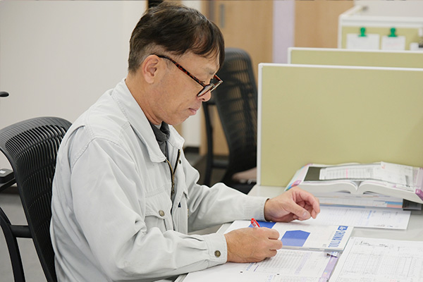 書類作成・顧客連絡(途中休憩)